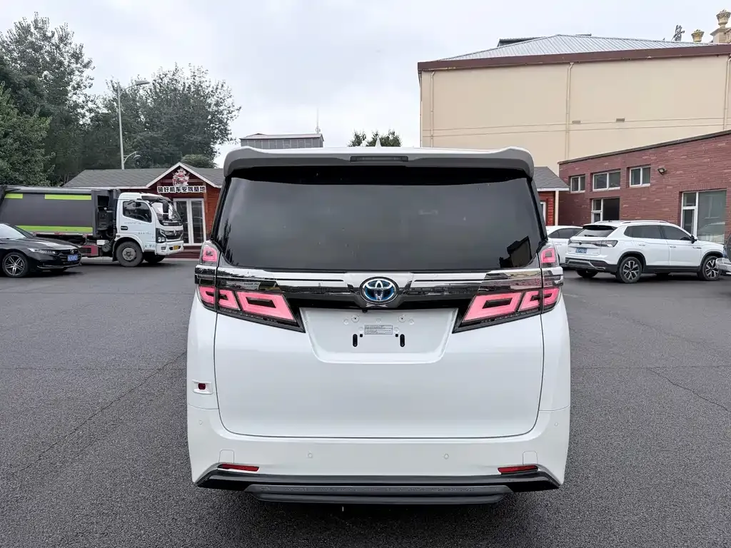 Toyota Vellfire — фото 8