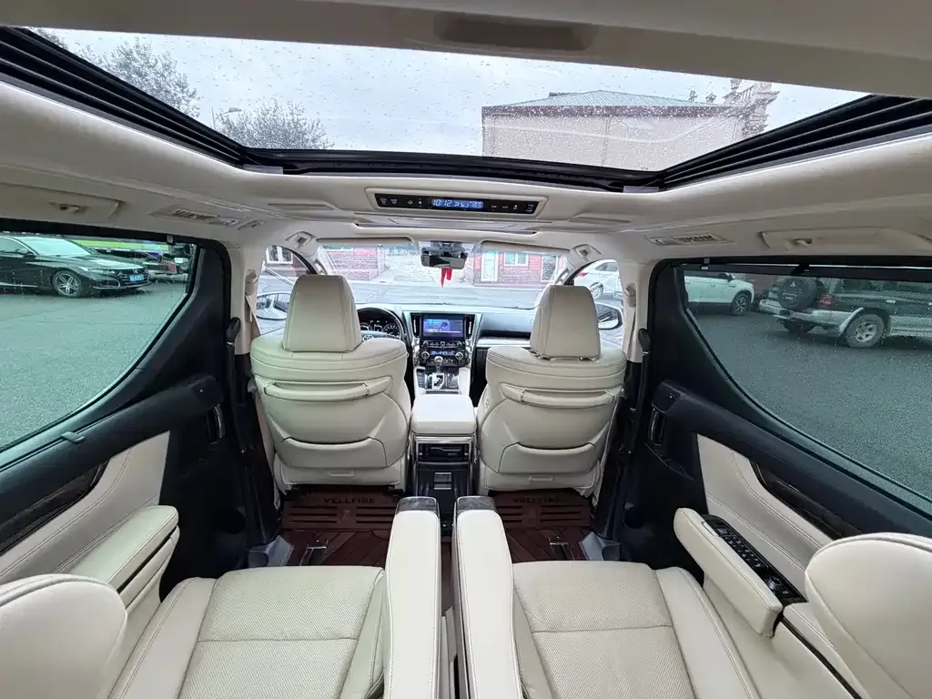 Toyota Vellfire — фото 3
