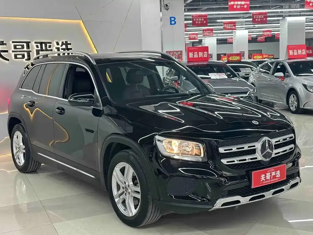 Mercedes-Benz GLB — фото 1