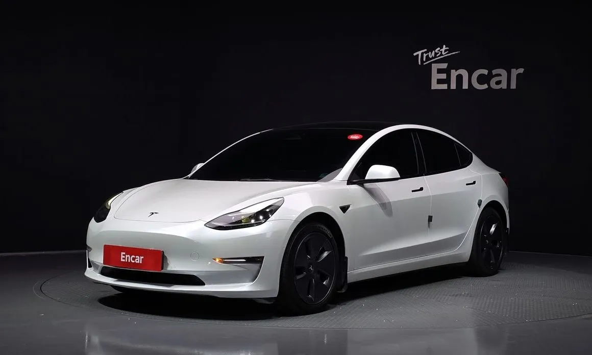 Tesla Model 3 — фото 1