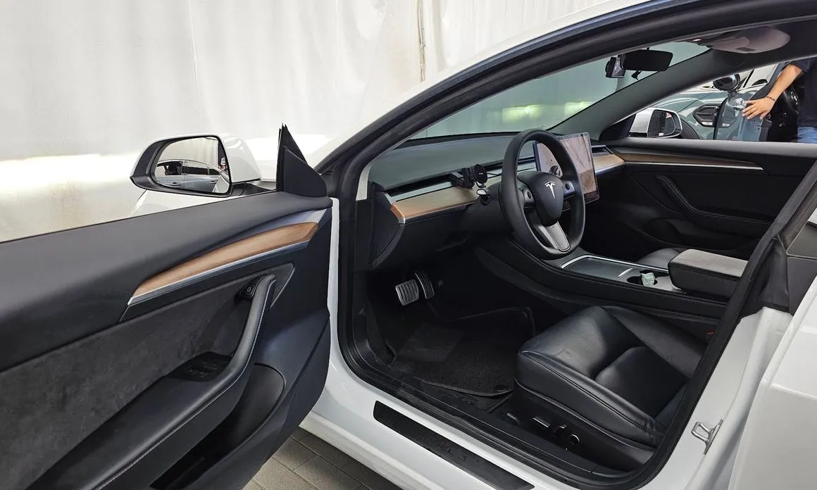 Tesla Model 3 — фото 9