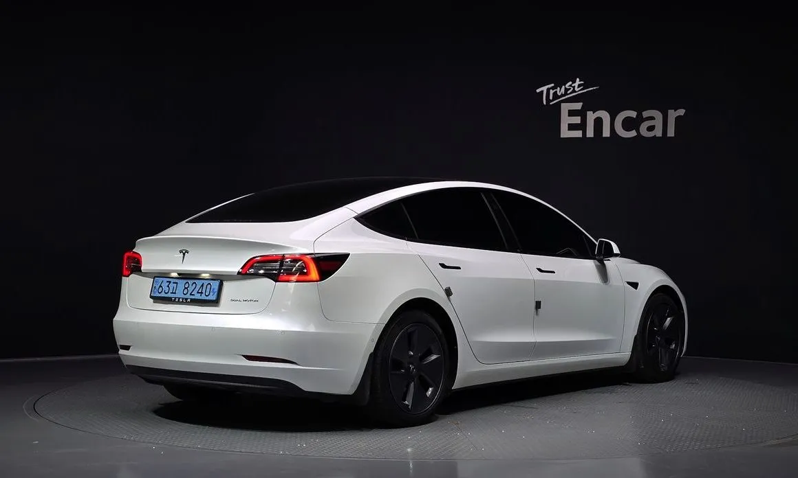 Tesla Model 3 — фото 3
