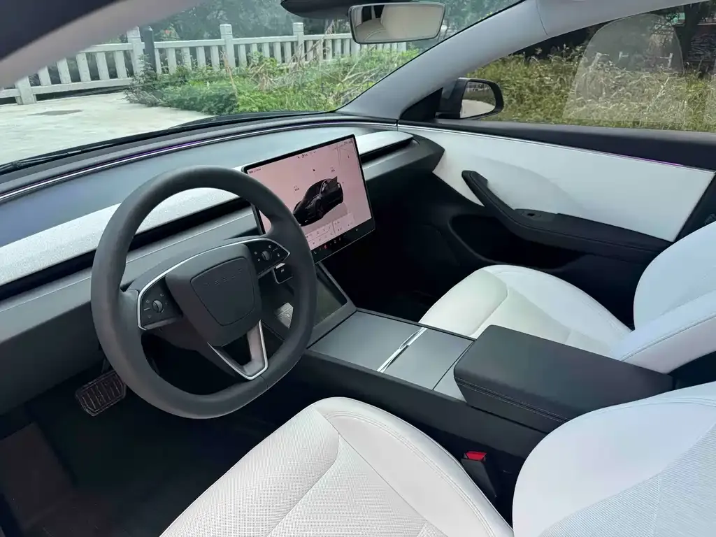 Tesla Model 3 — фото 7