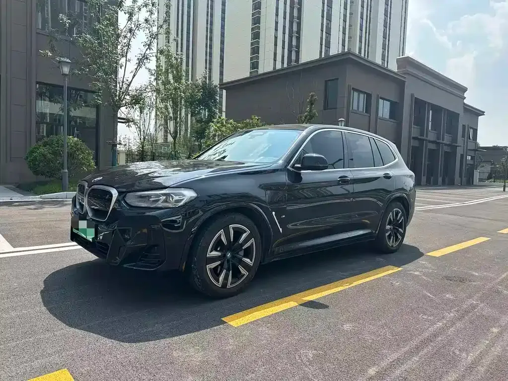 BMW iX3 — фото 6