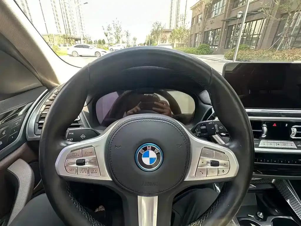 BMW iX3 — фото 2