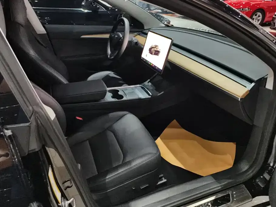Tesla Model 3 — фото 7