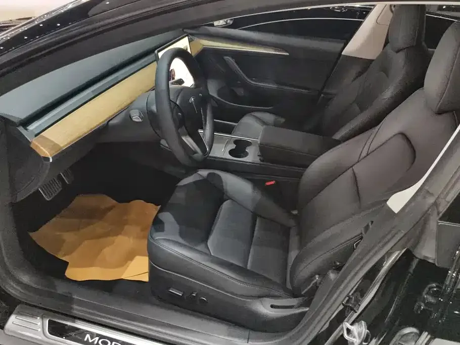 Tesla Model 3 — фото 10