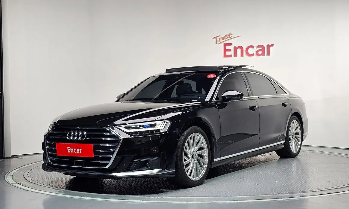 Audi A8 — фото 1