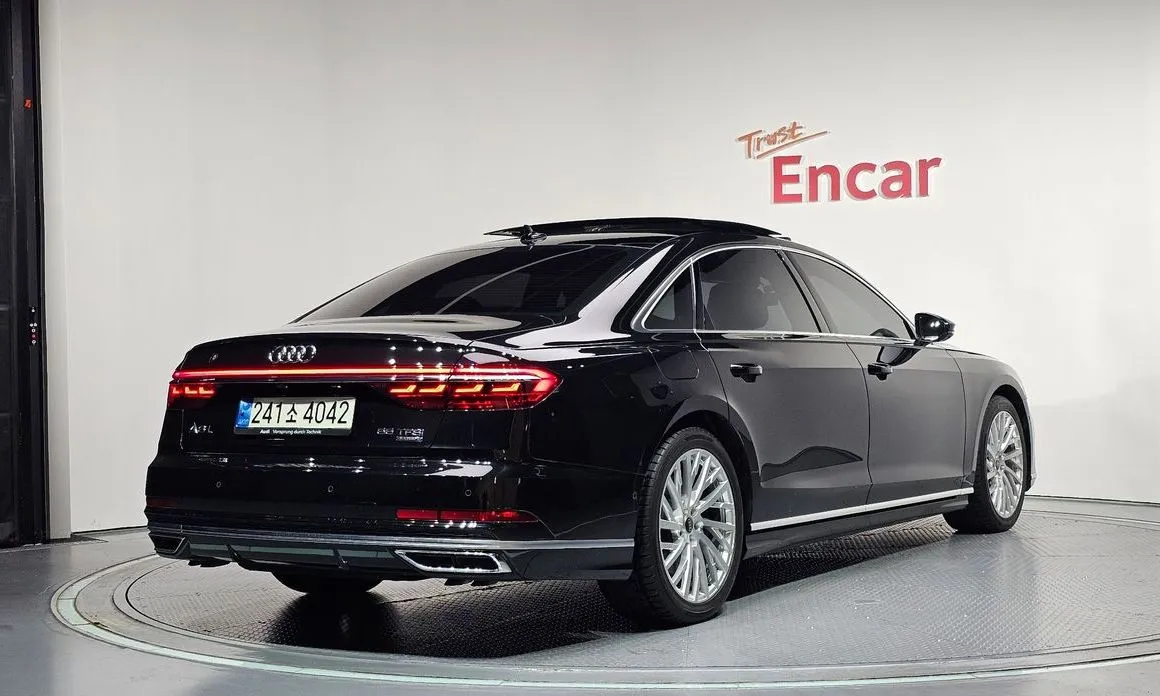 Audi A8 — фото 8