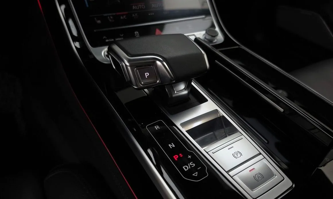 Audi A8 — фото 4