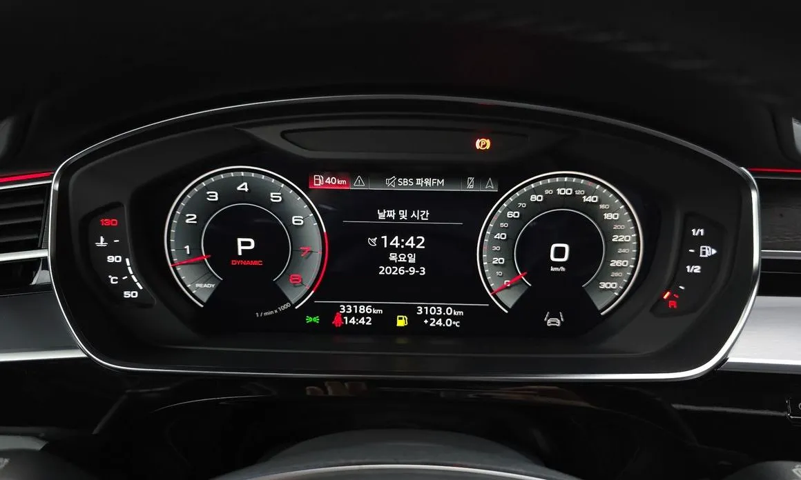 Audi A8 — фото 10