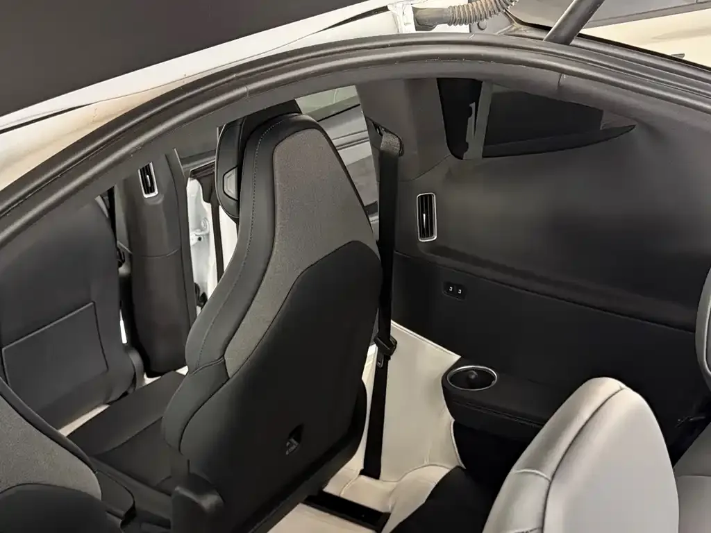Tesla Model Y L — фото 4