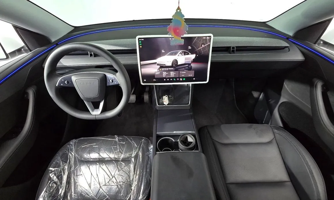 Tesla Model Y — фото 10