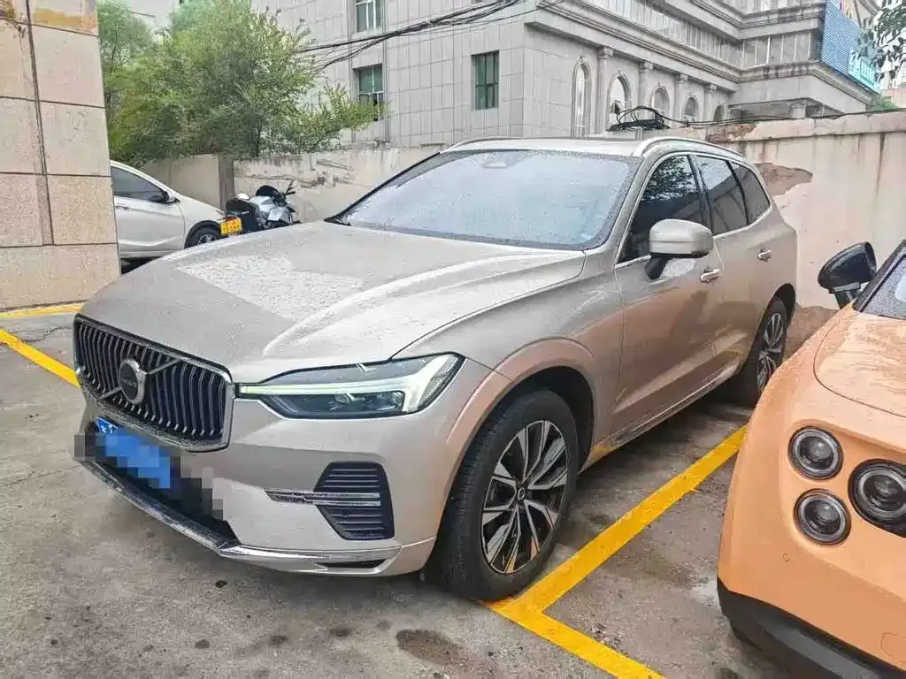 Volvo XC60 — фото 1
