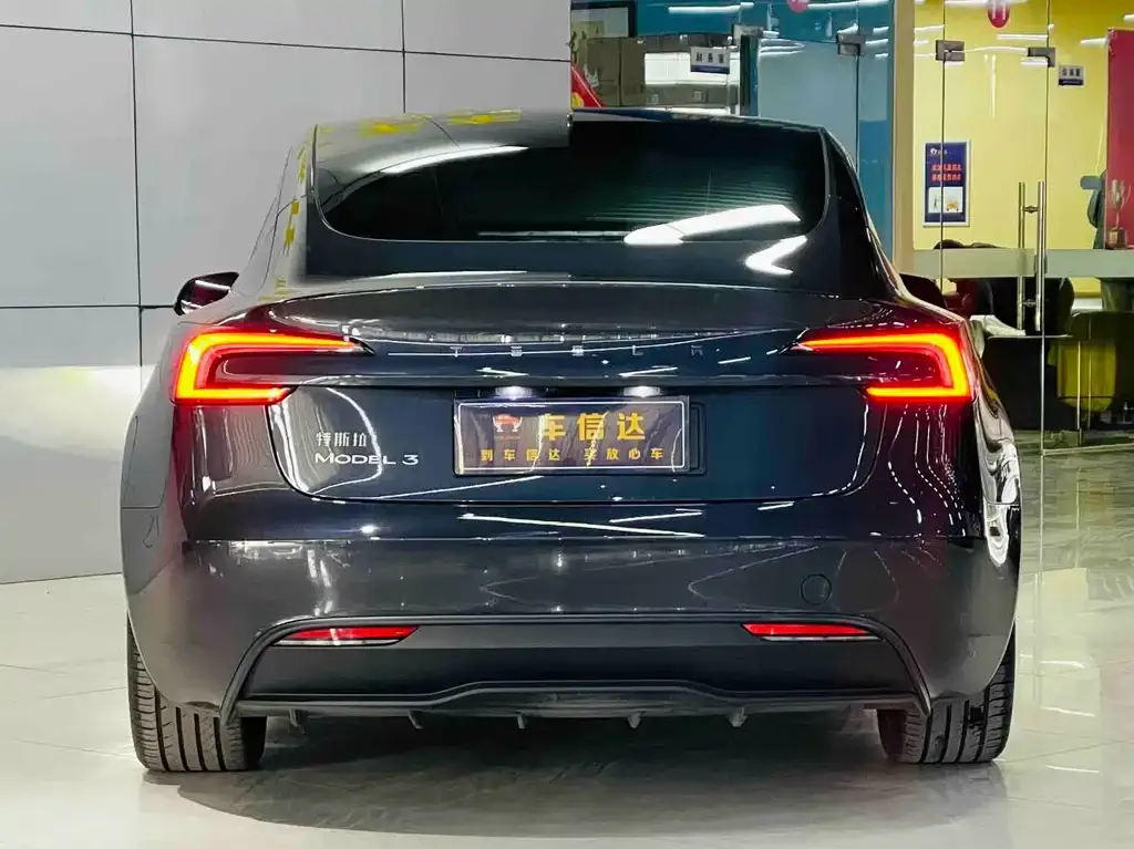 Tesla Model 3 — фото 4