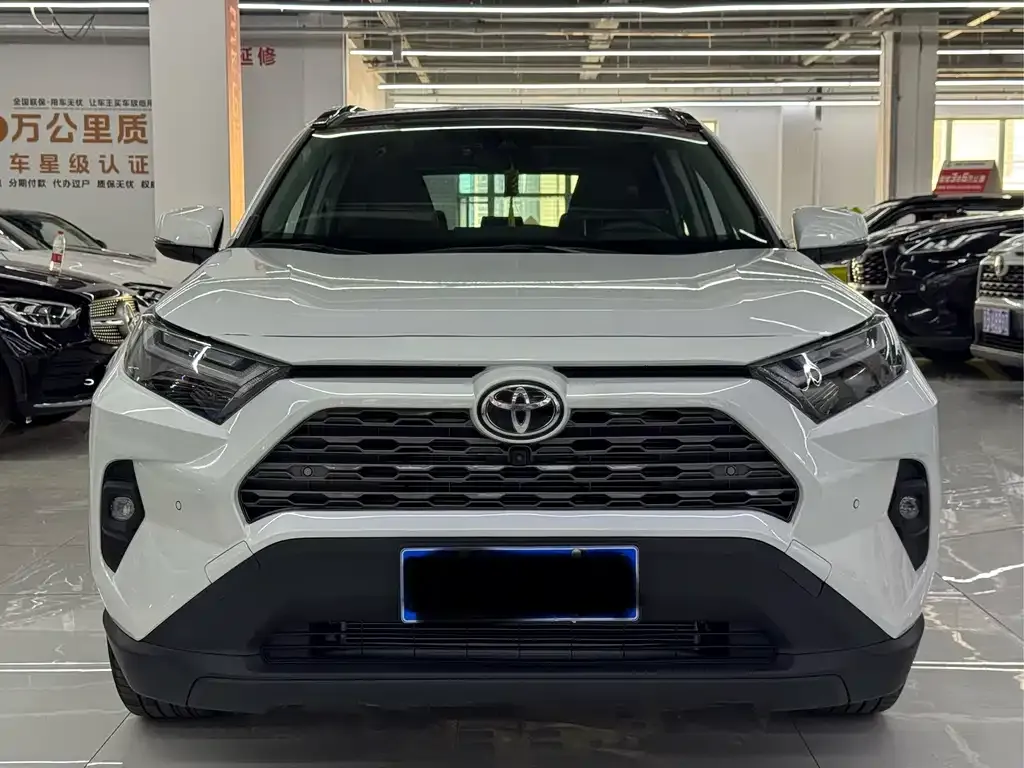 Toyota RAV4 — фото 1