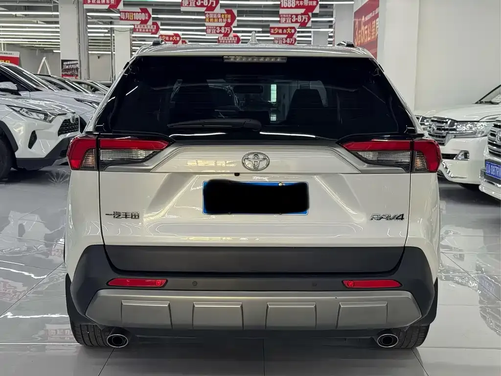 Toyota RAV4 — фото 7