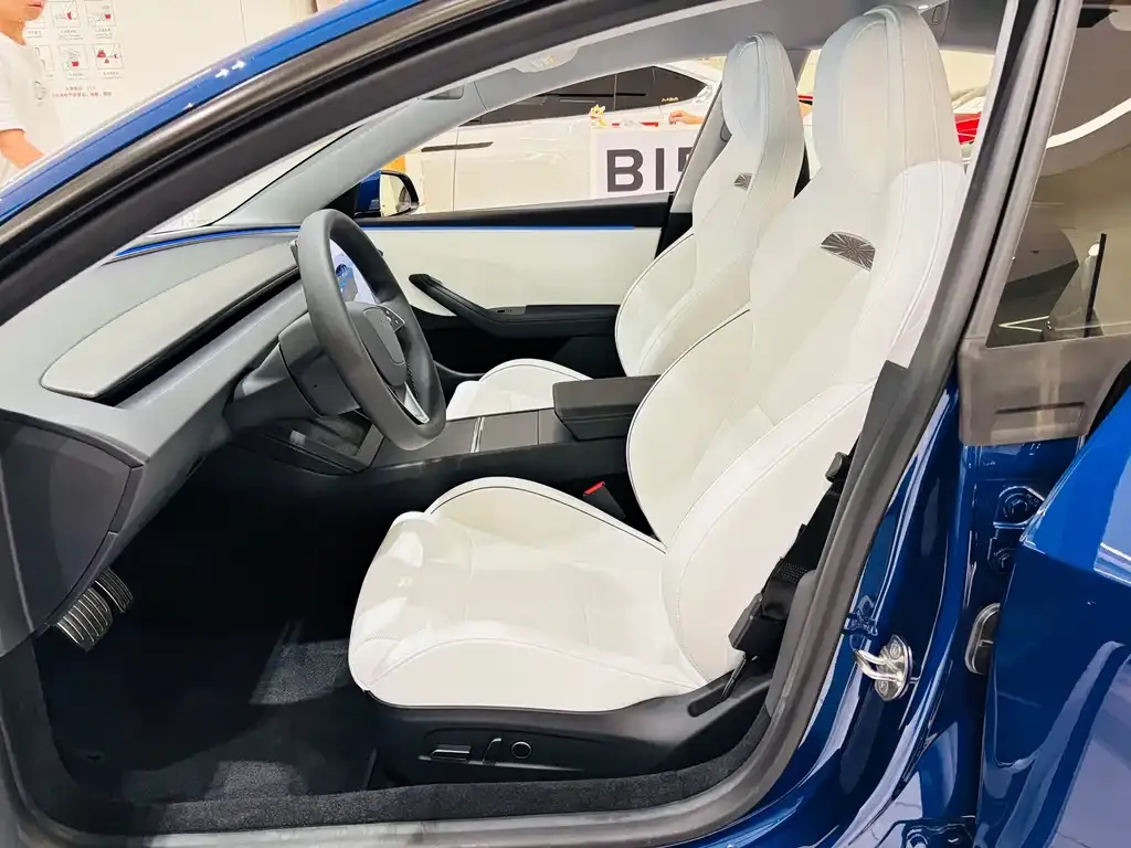 Tesla Model 3 — фото 8