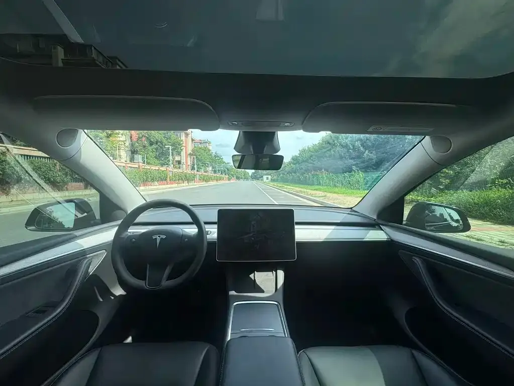 Tesla Model Y — фото 7