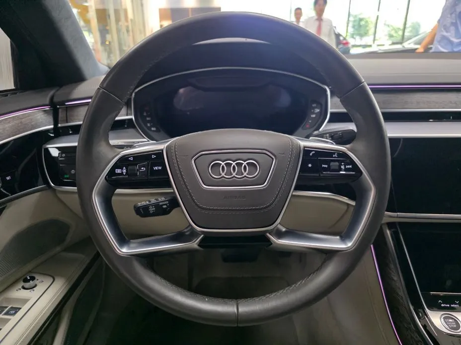 Audi A8 — фото 3