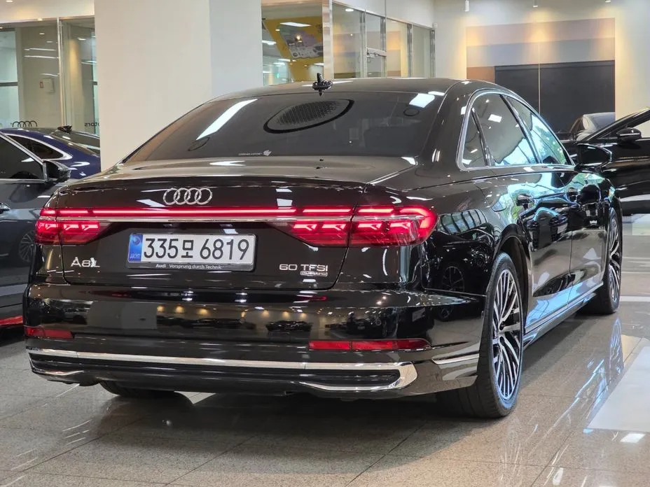 Audi A8 — фото 5
