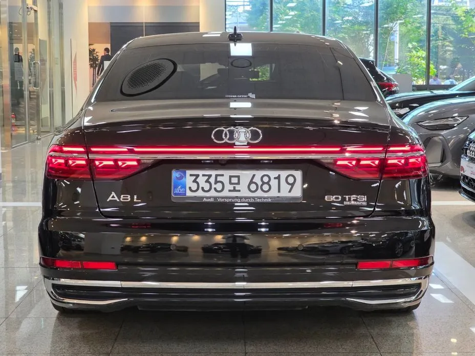 Audi A8 — фото 7