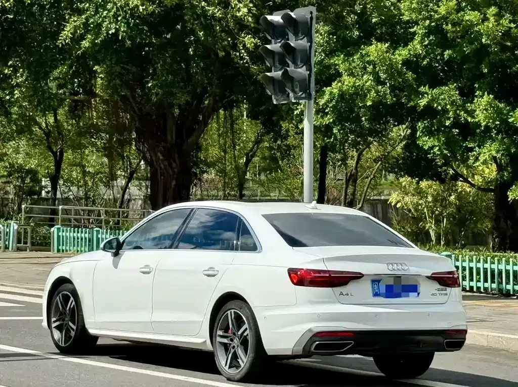 Audi A4L — фото 8
