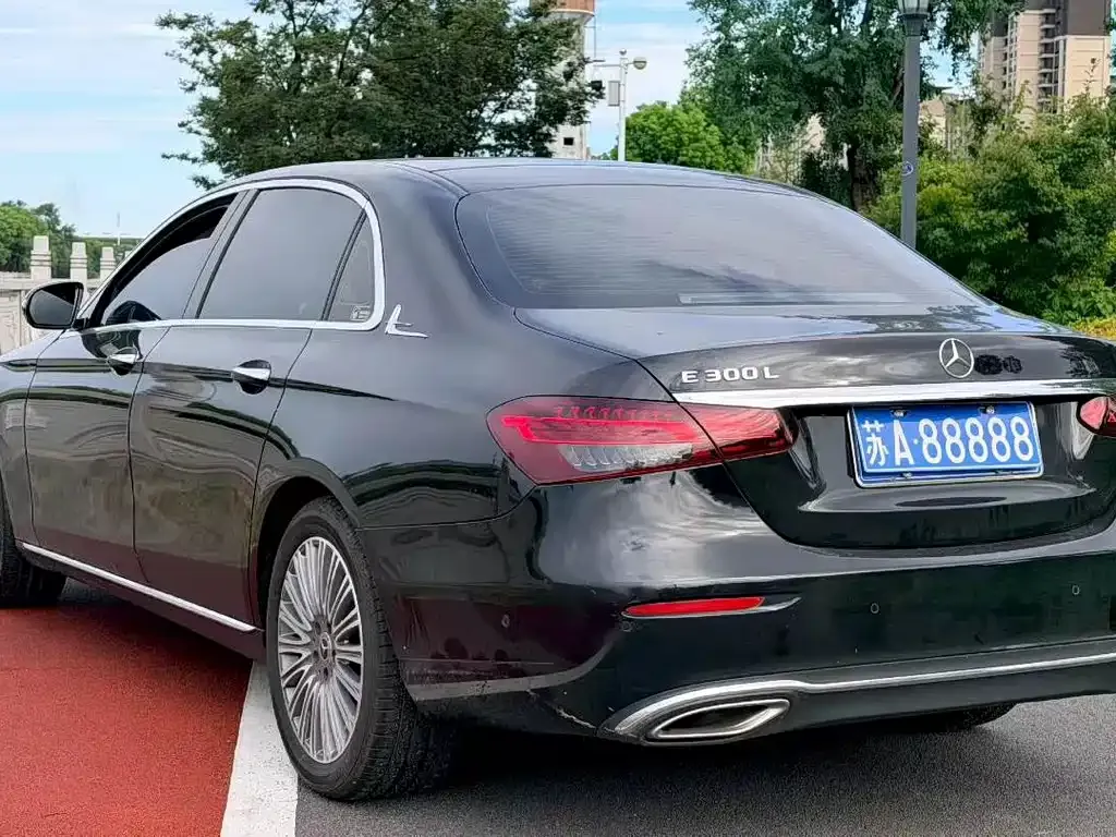 Mercedes-Benz E-Class — фото 8