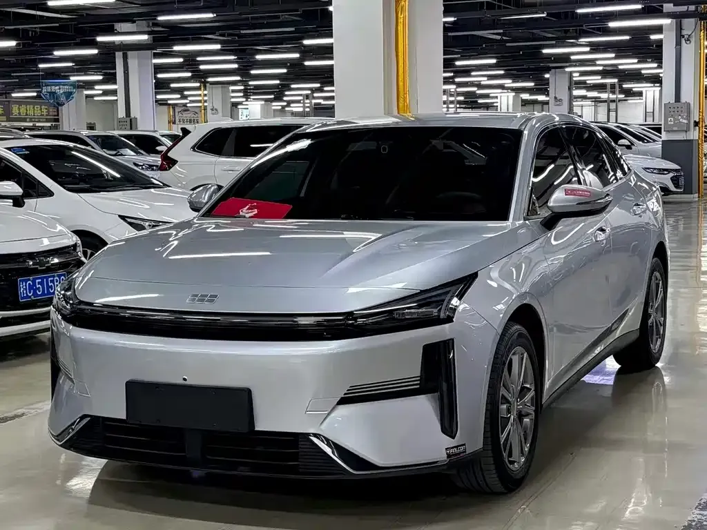 Geely Galaxy L6 — фото 1