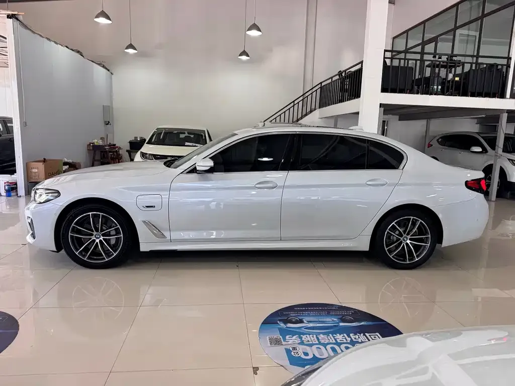 BMW 5 Series New Energy — фото 6