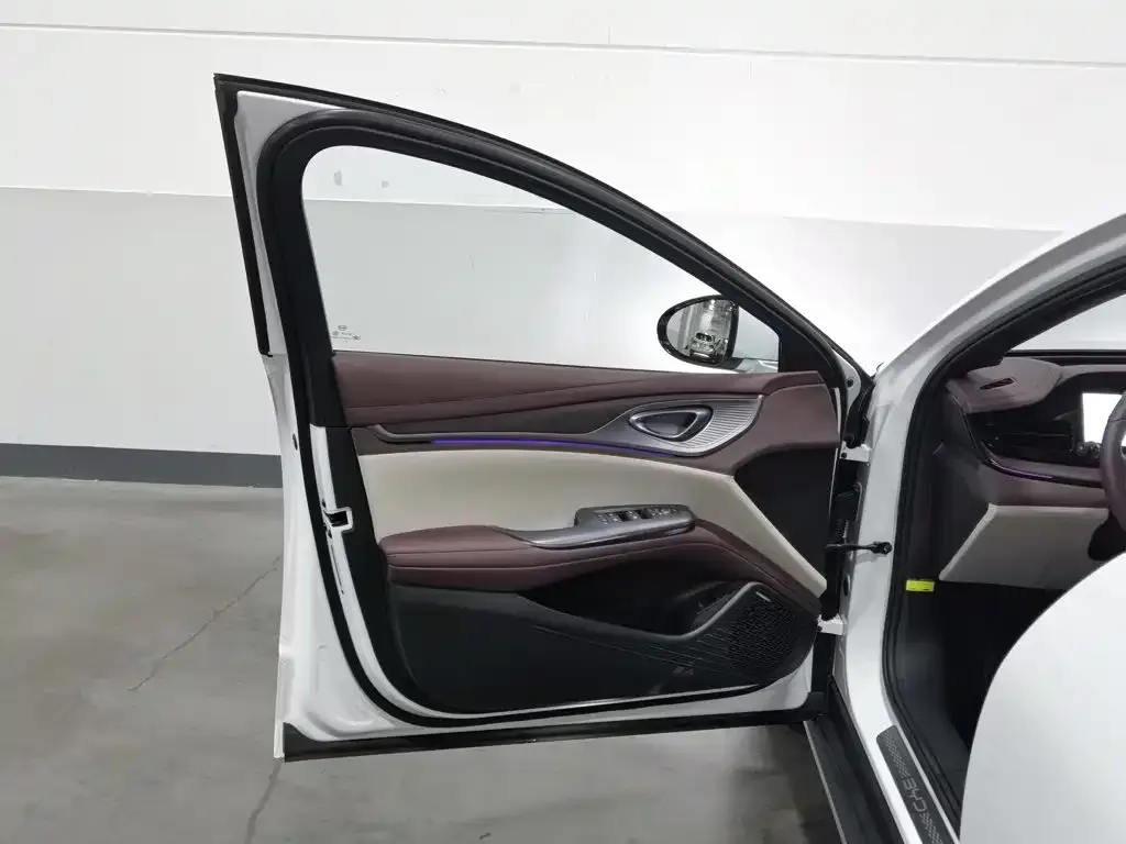 BYD Seal — фото 3