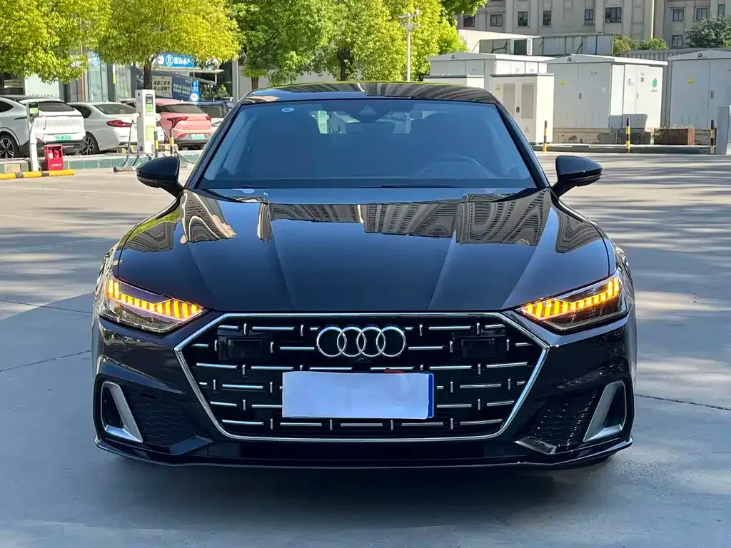 Audi A7L — фото 1