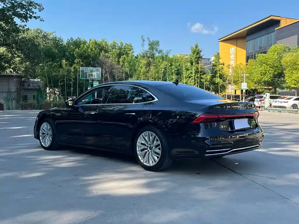 Audi A7L — фото 8