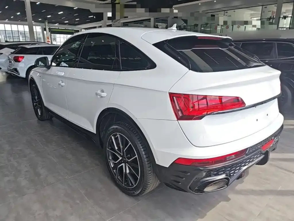 Audi Q5L Sportback — фото 4