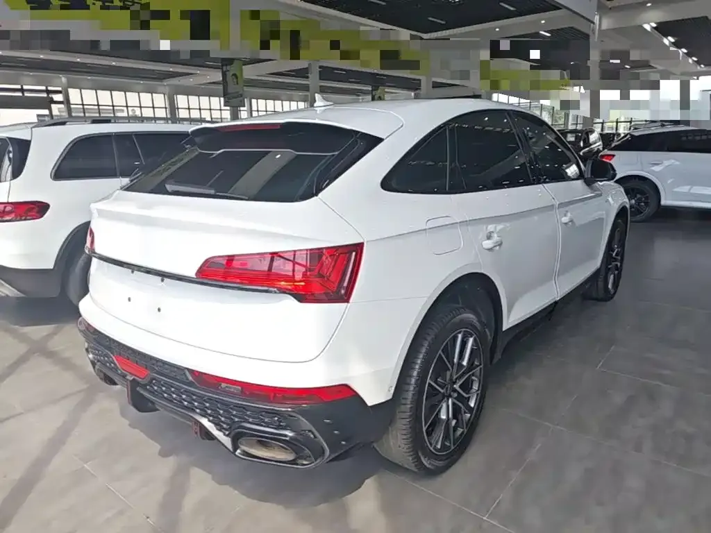 Audi Q5L Sportback — фото 10