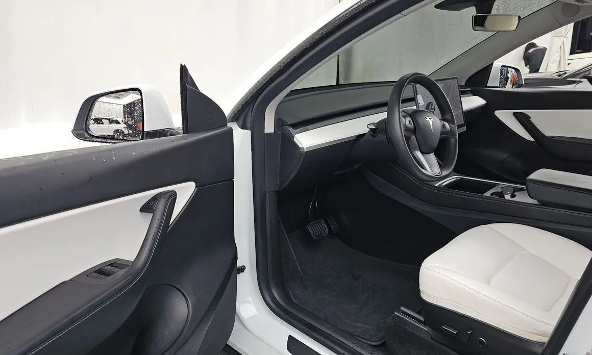 Tesla Model Y — фото 6