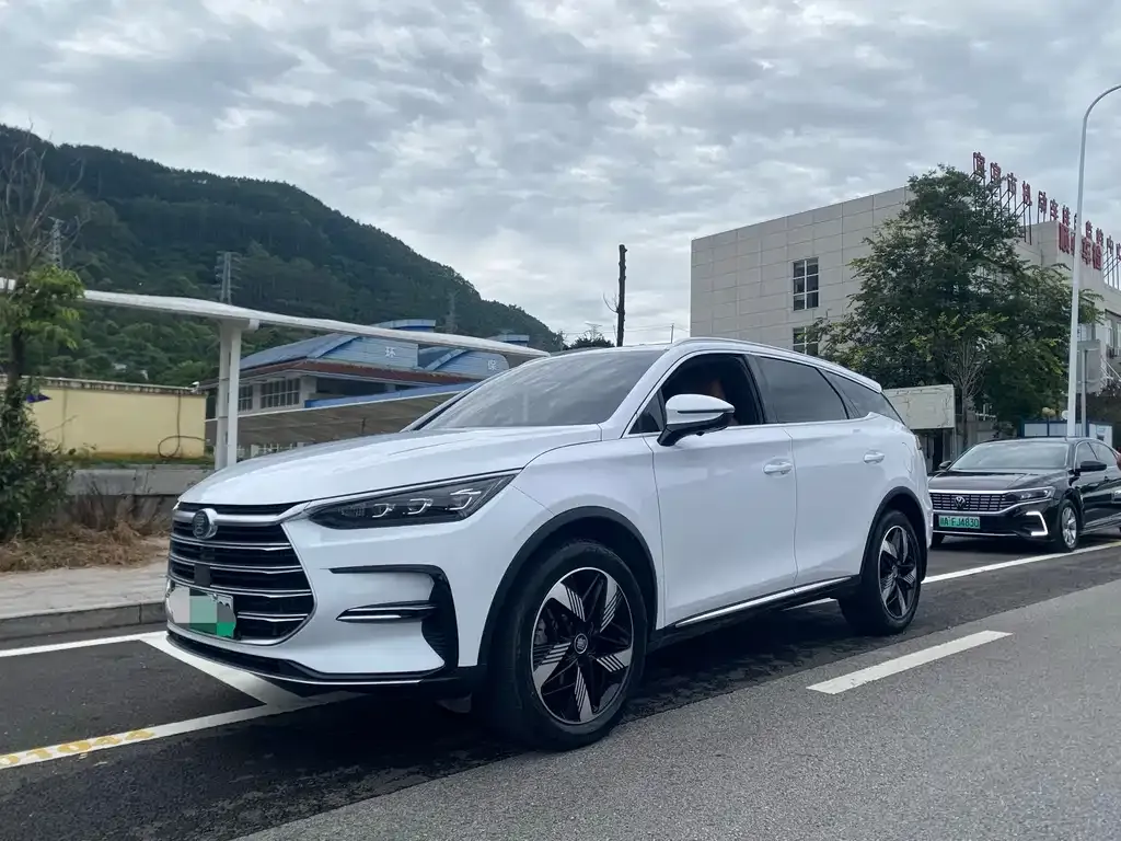 BYD Tang New Energy — фото 1