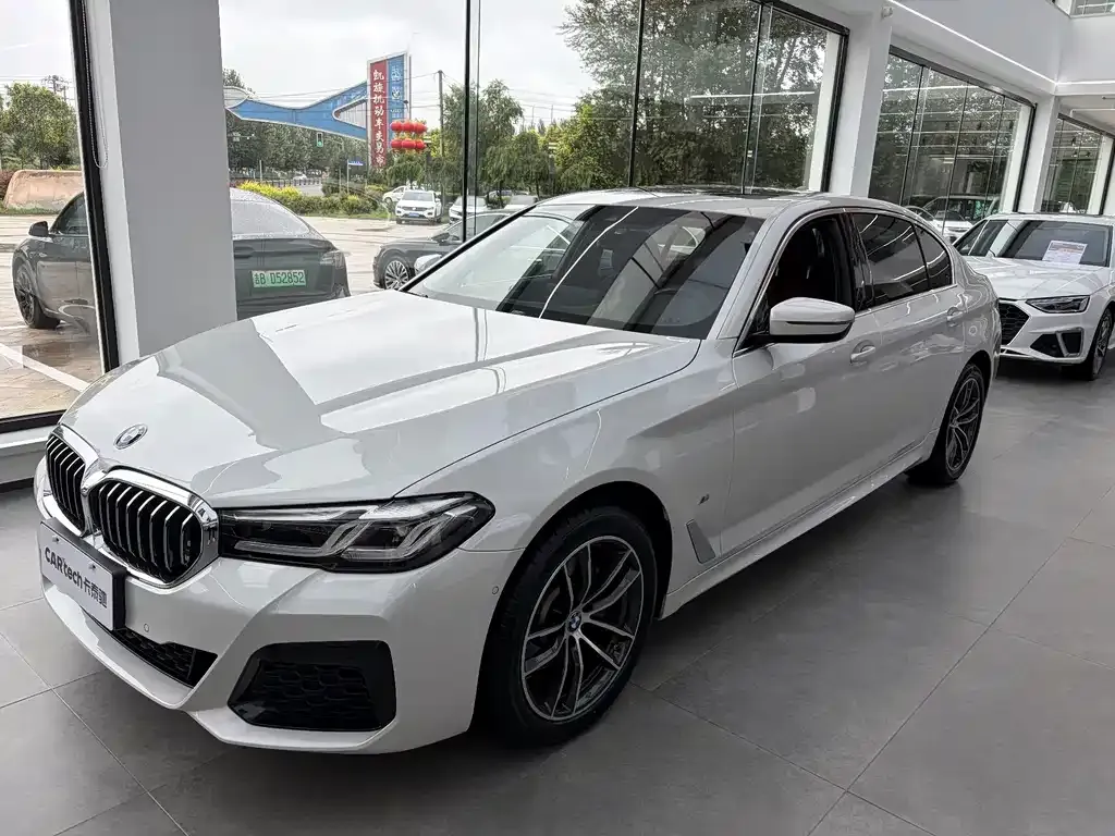 BMW 5 Series — фото 1