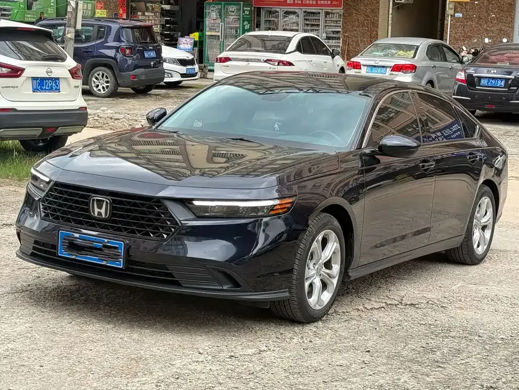 Honda Accord — фото 1