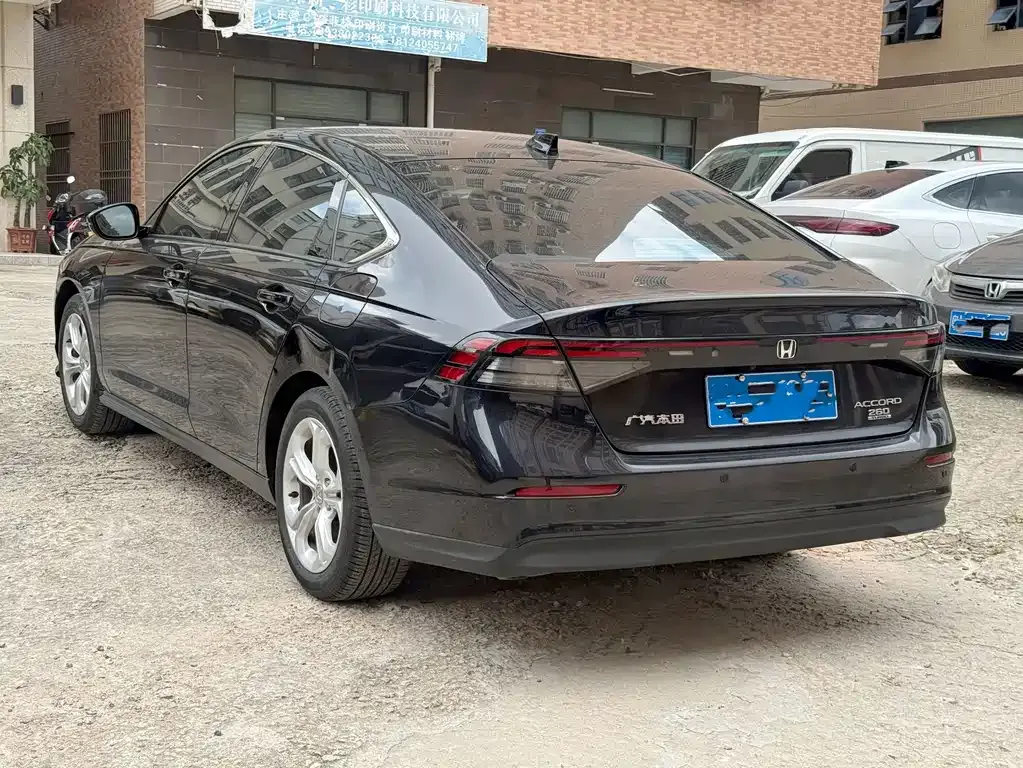 Honda Accord — фото 10