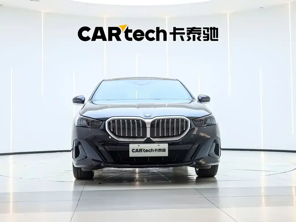 BMW 5 Series — фото 1