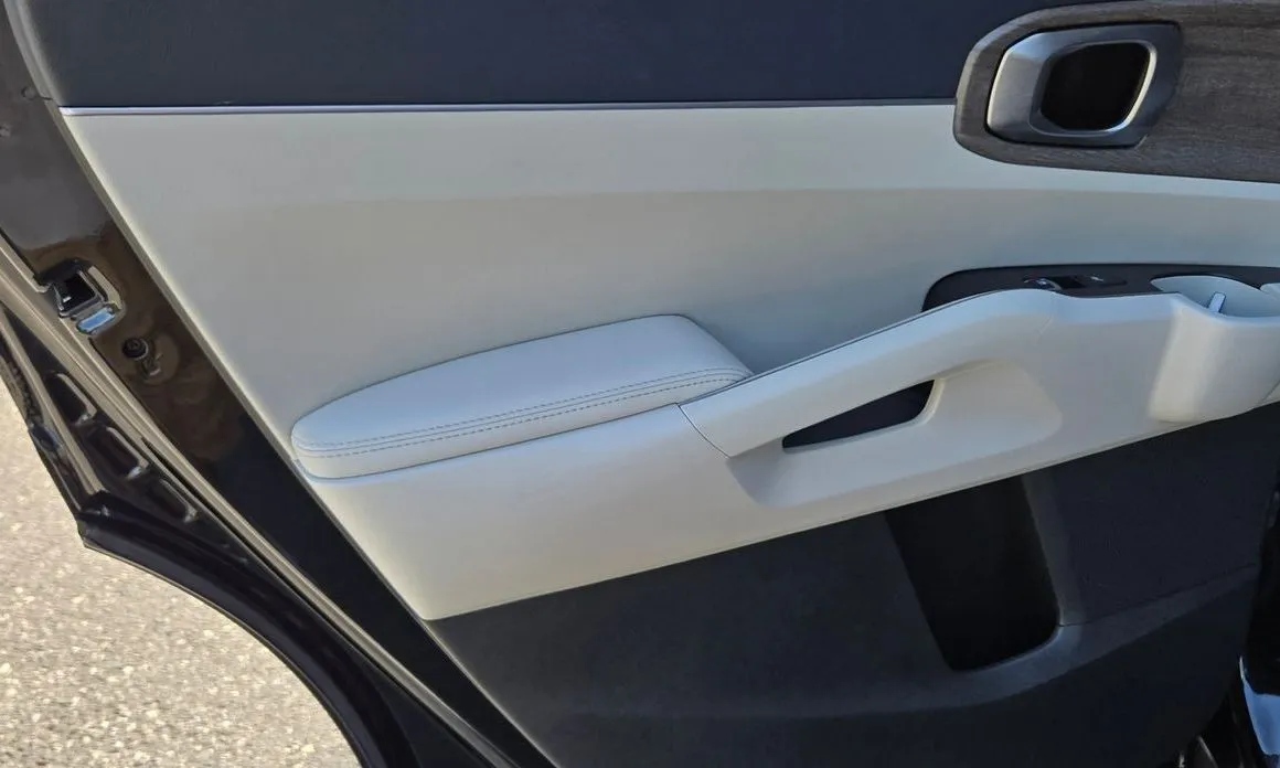 Kia Sorento — фото 8