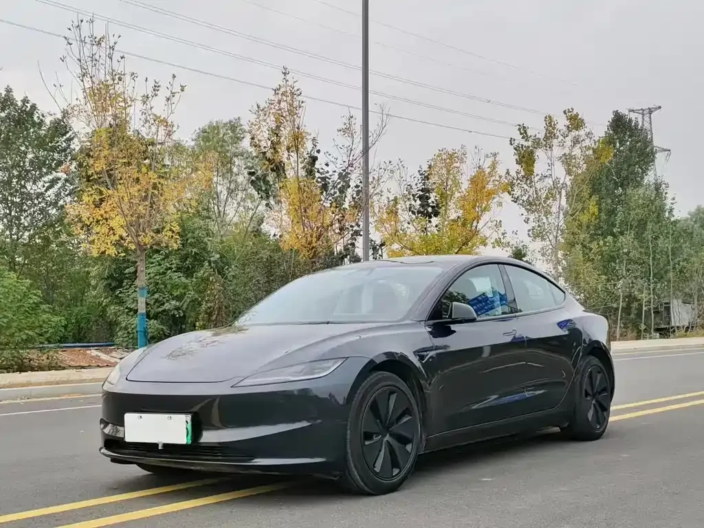 Tesla Model 3 — фото 1