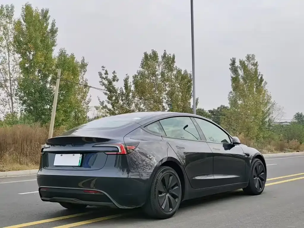 Tesla Model 3 — фото 10