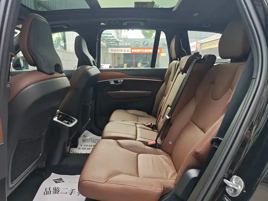 Volvo XC90 — фото 10
