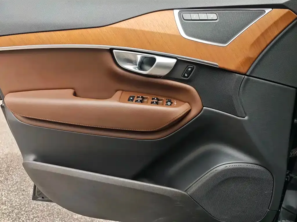 Volvo XC90 — фото 9
