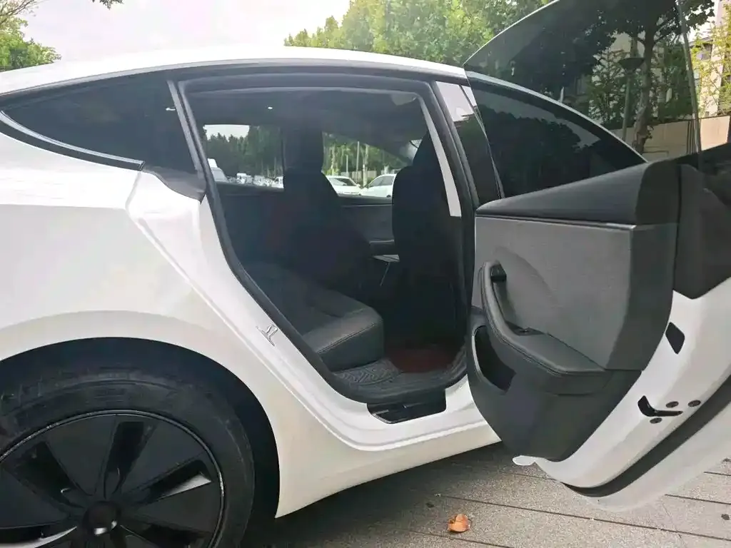 Tesla Model 3 — фото 5