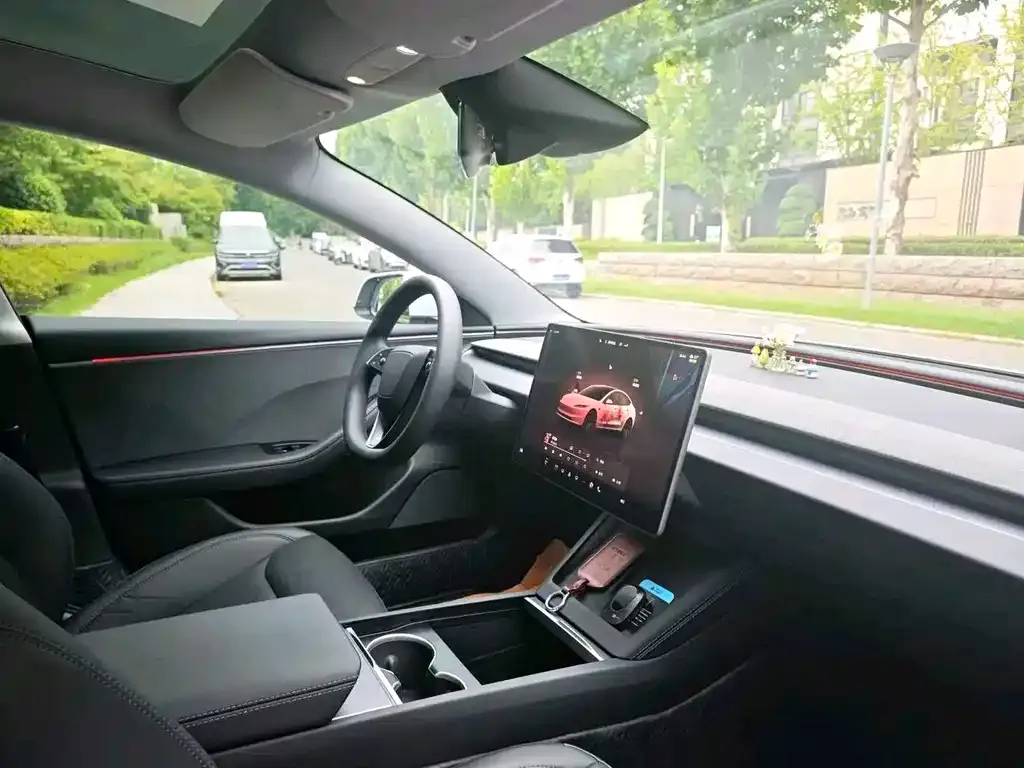 Tesla Model 3 — фото 8