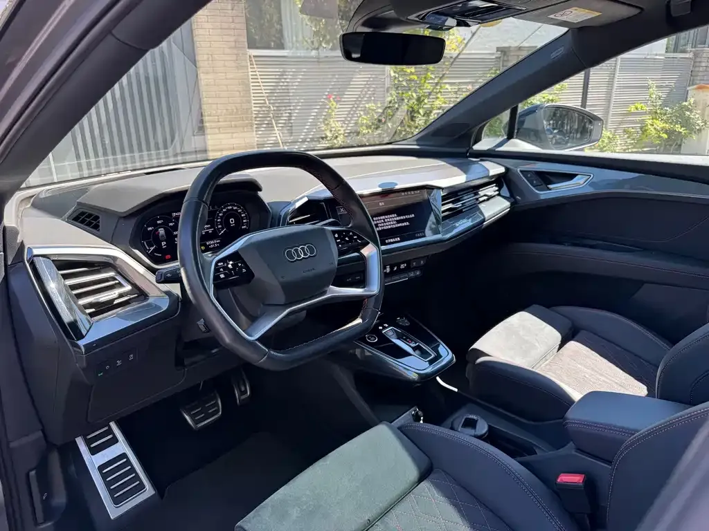Audi Q5 e-tron — фото 2