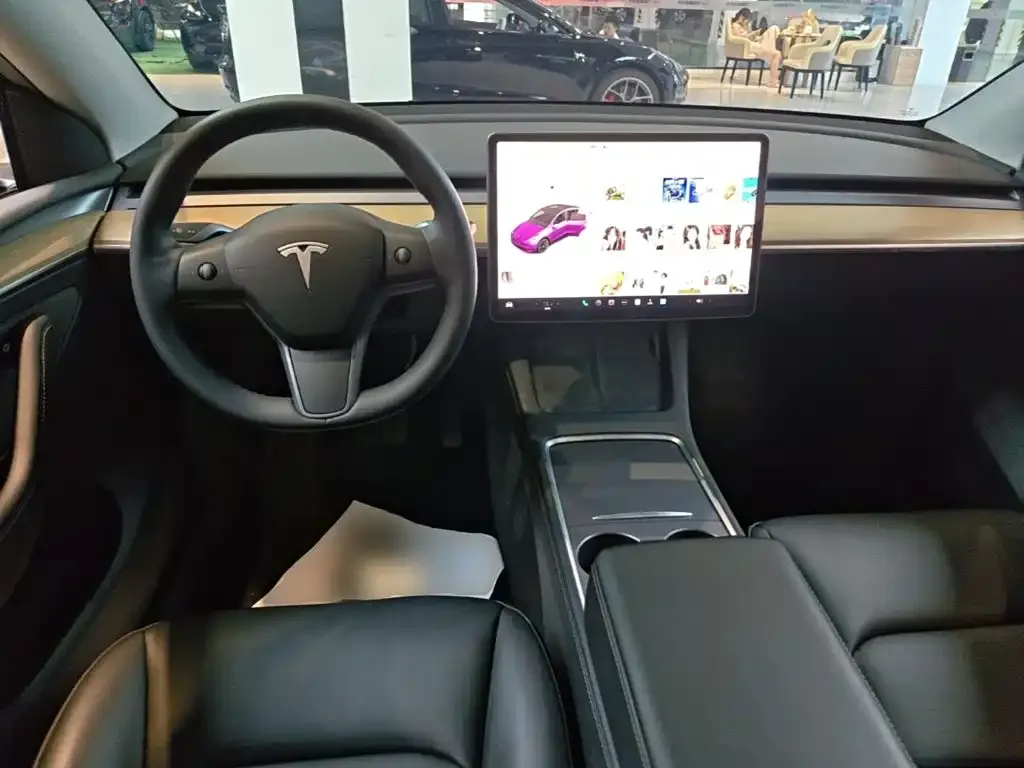 Tesla Model Y — фото 2